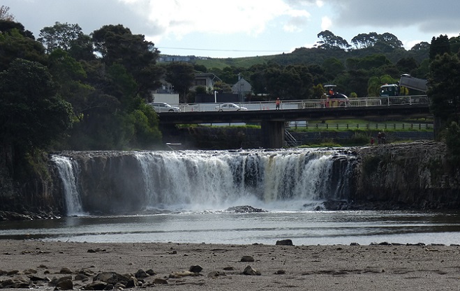 Haruru waterfalls